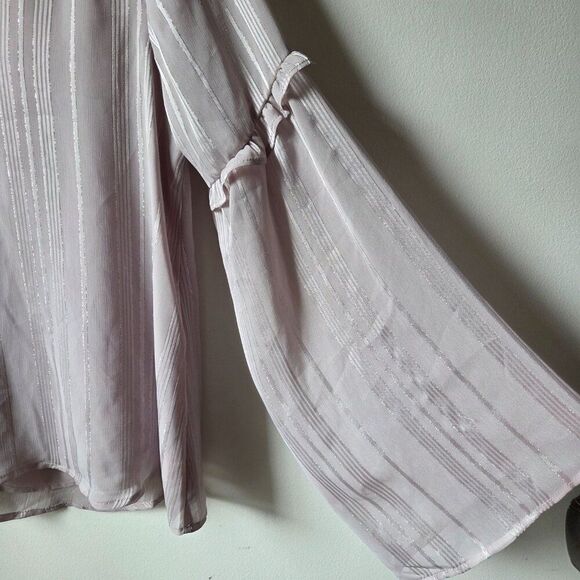 NWT LUSH V NECK LONGSLEEVES TOP SILVER THREAD SIZE SMALL - Picture 8 of 13